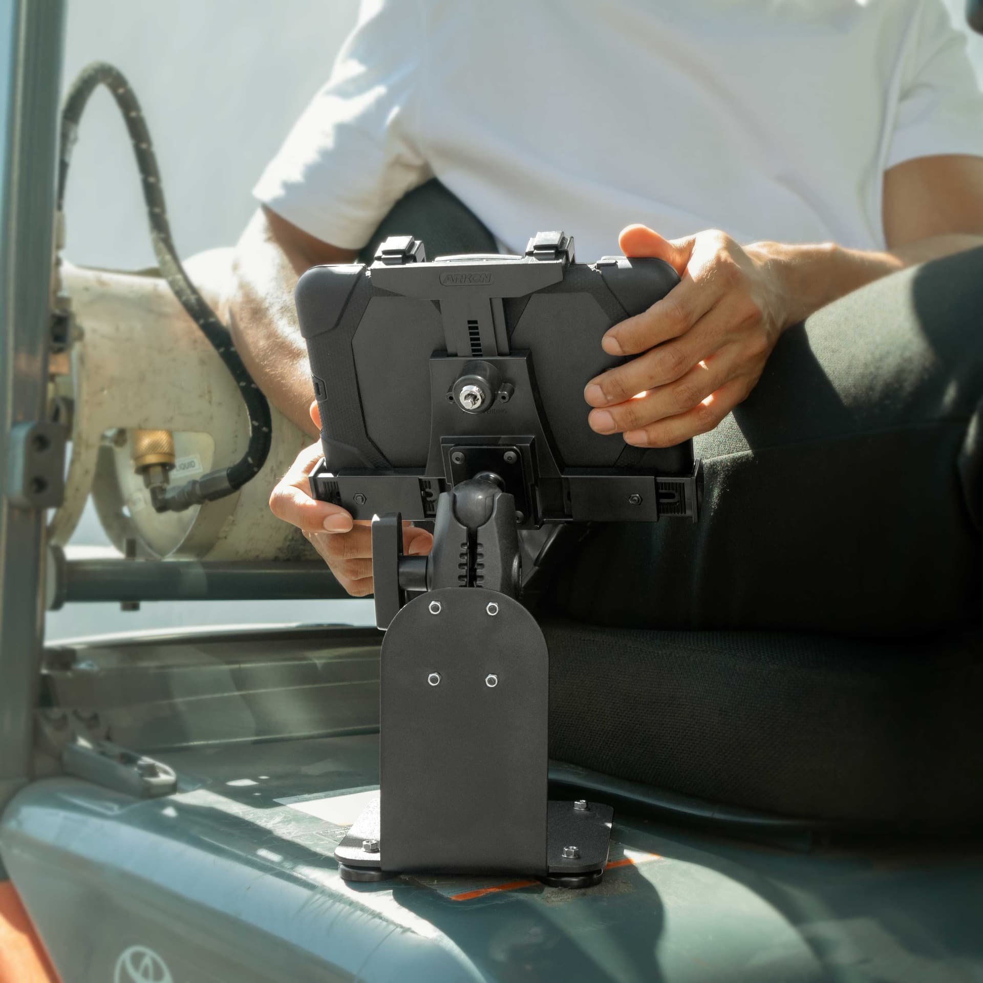 Arkon SteadyMag™ Magnetic Mount System with Locking Tablet Mount